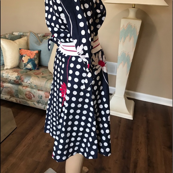 STUNNING DRESS IN EXCELLENT CONDITION - Picture 2 of 5